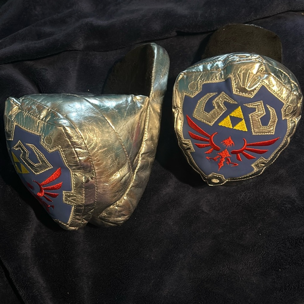 Legend of Zelda Slippers - Medium (Size Womens 9 or Men’s 8)